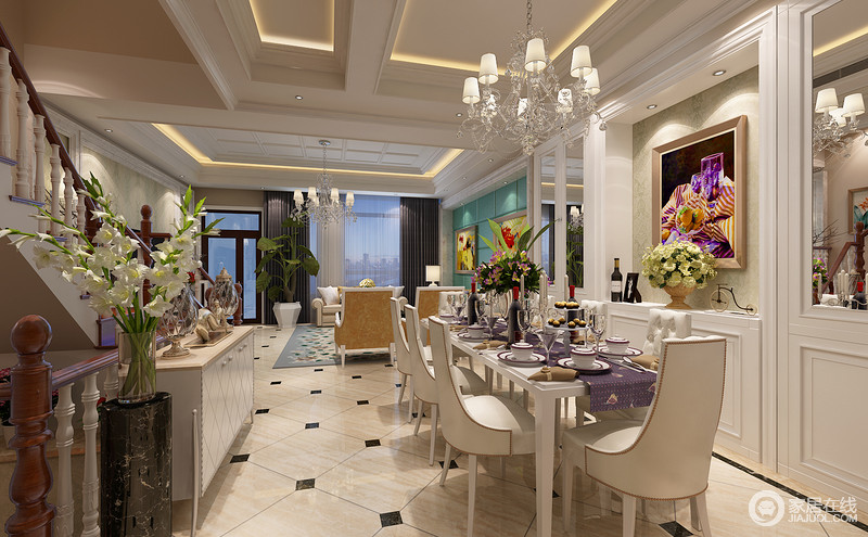 铺面而来的洁白纯净感，仿佛是在浪漫巴黎的高级餐厅。金色描边的白色餐椅与配套的餐桌带来雅致的质感。紫色的桌旗与餐具形成相融之势，各处点缀的花卉也是营造环境的不可或缺的元素。