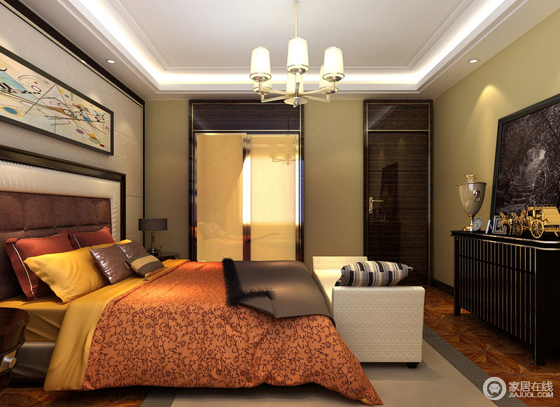 主卧室中墙面采用暖黄色漆面，使得空间温馨协调，背景墙使用硬包起到与整体装饰手法统一，橘黄色床品复古中不乏品质。