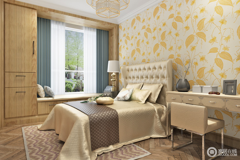 乳黄色的空间里统一色彩，精奢的床品突显质感；飘窗的设计呈现了“精巧的公寓式”的理念，肉色波纹地毯追随着整体色调，令卧室愈加安静舒适。
