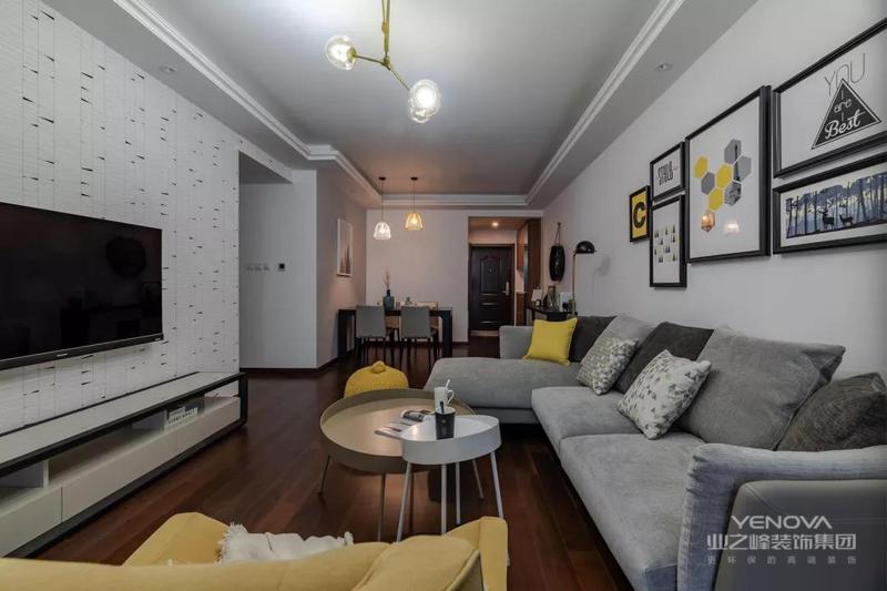 ▲客厅整体现代简洁的空间，灰白配的色调，点缀上鲜艳活力的细节装饰，让空间显得活泼而大气。

