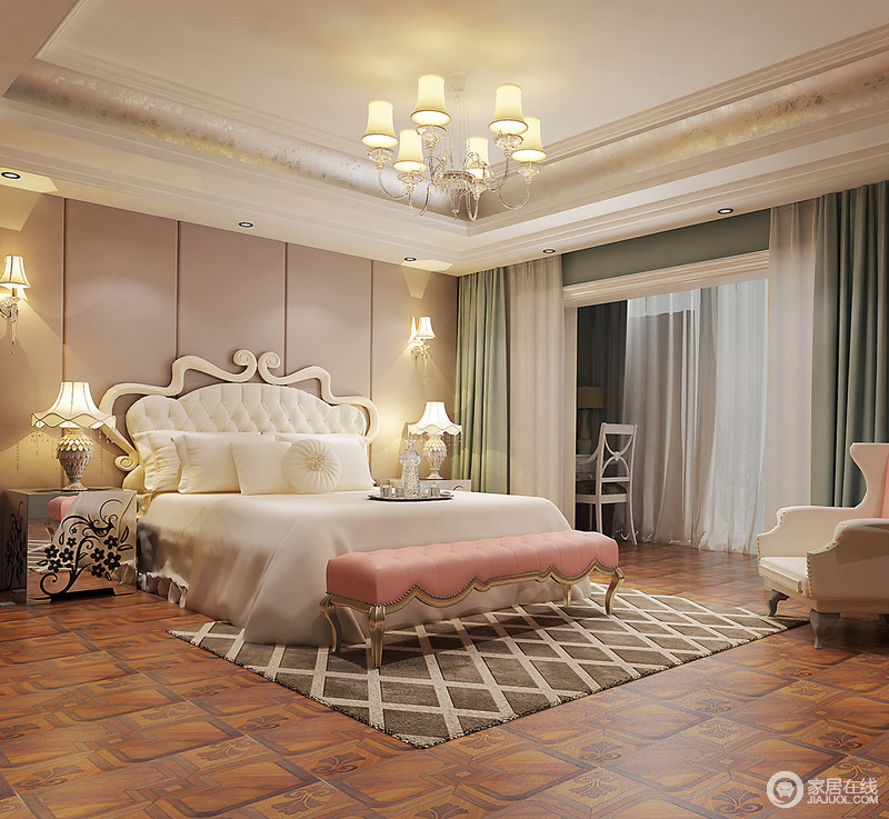 卧室以淡雅的色彩营造一份缓缓的温馨之意，让空间的质感成就生活的舒适；驼色线条板材打造得背景墙因为金属壁灯及复古的台灯多了尊贵感；白色床品在菱形地毯的反衬中，与粉色新古典床尾凳组成优雅，而绿色窗帘的清新渲染出另一种柔美，让你倍感愉悦。