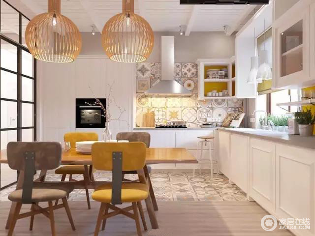 造型独特的吊灯，白色整齐亮丽的橱柜，使得厨房在美学上结合纹理、材料和艺术