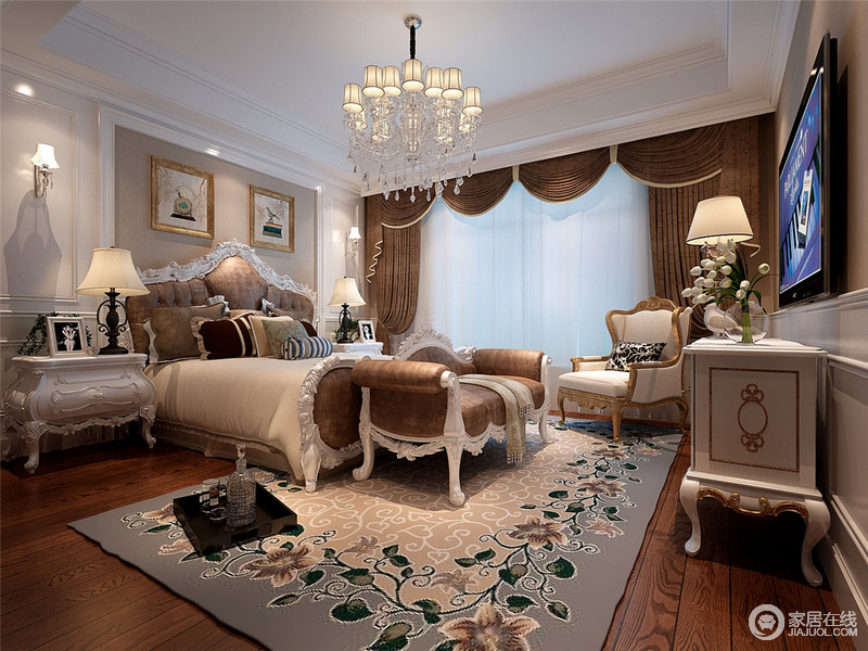 深驼色罗马窗帘与欧式家具将沧桑感和复古的韵味杂糅于一体，酝酿出空间的质感；布局得当的家具摆饰，便可满足我们对悠然自得的生活的向往和追求。