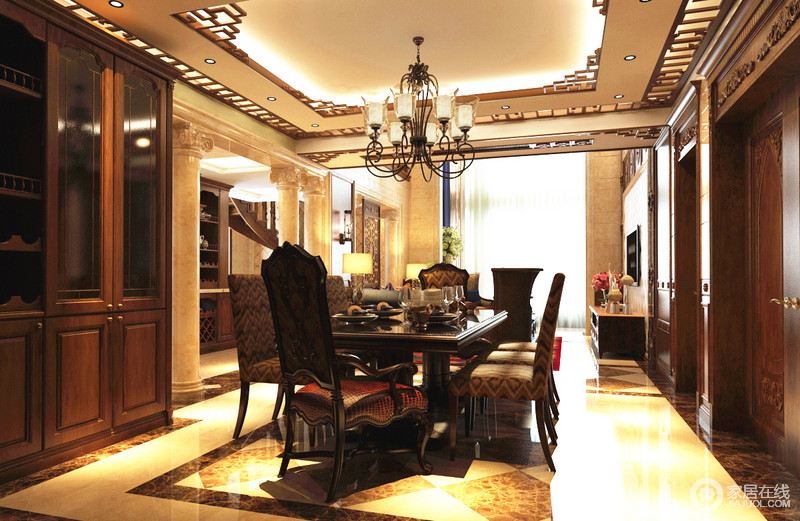 餐厅韵蓉堂皇，吊顶的口字型四角寓意吉祥，质感上乘的复古沙发也让空间极富装饰感。