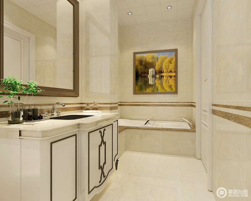 卫生间以米黄色理石铺贴，浴缸上方的画作在几乎无装饰的空旷空间里，意境幽静深邃。粗细相搭的腰线，与盥洗台橱柜上的描金线条，带来空间稍许的视觉变化。
