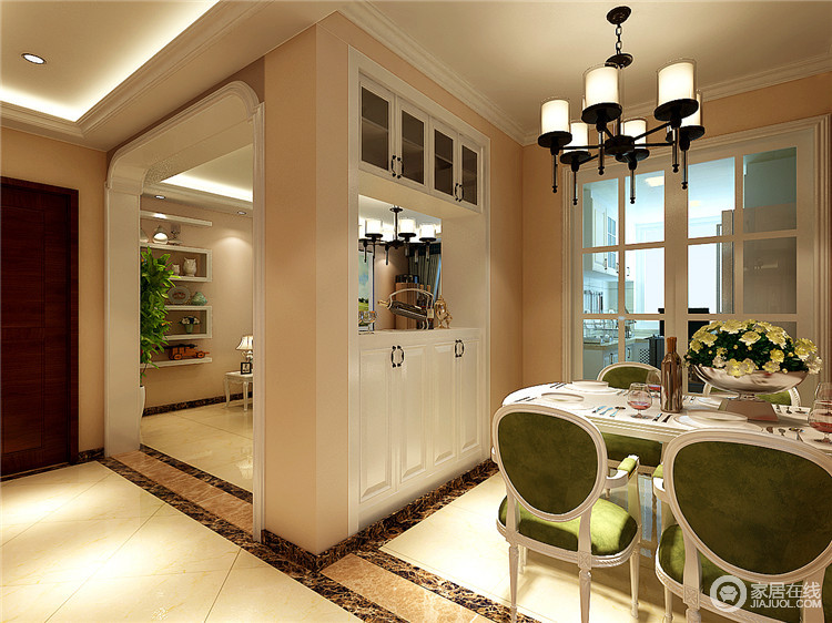 餐厅作为用餐区，保证满足家人用餐之时，古朴的实木餐桌椅，椅子与桌子边缘一般都有一定的雕刻和弧度，典型的美式风格。