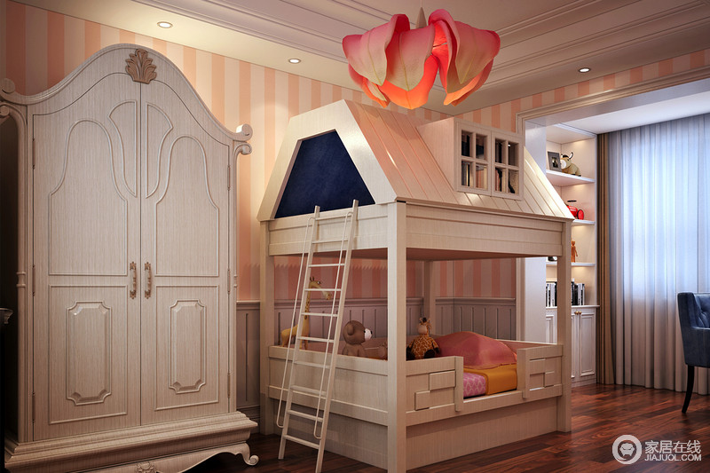 儿童床打造为一间木房子造型，俏皮了许多；衣柜也采用别致的造型，令孩童的世界充满变化，红色花型吊灯精美中带来娇艳。