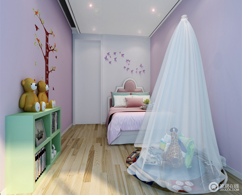 儿童房以粉紫色作为空间打底，在白色的搭配下，充满了梦幻的浪漫。墙饰的自然趣意与纱帘式帐篷，既带着童趣又彰显出野外宿营的自由自在和无拘束。