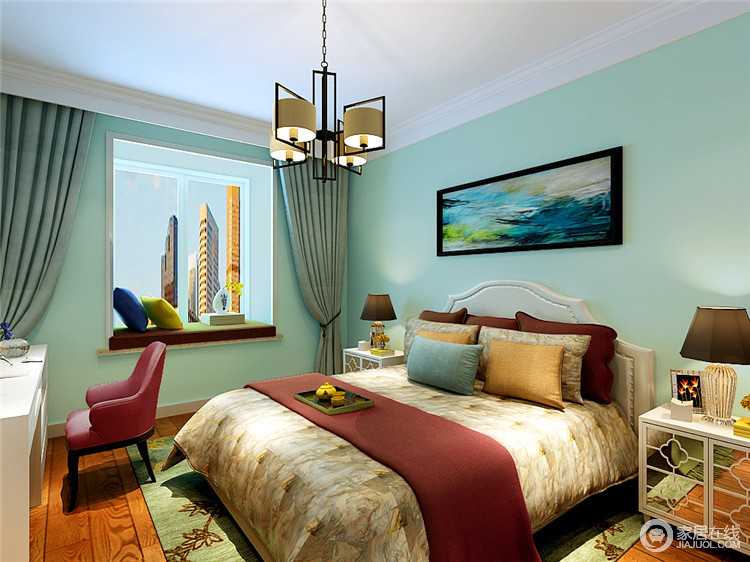 卧室多采用温馨柔软的成套布艺来装点，同时在软装和用色上非常统一。