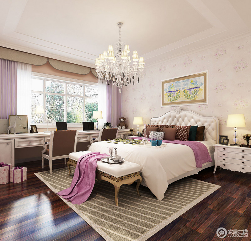 白色与褐木建构起上下两个立面，飘窗出的白色书柜成为享受舒适安静时光的好去处；粉色窗帘及毛毯可感受到温柔与甜美。