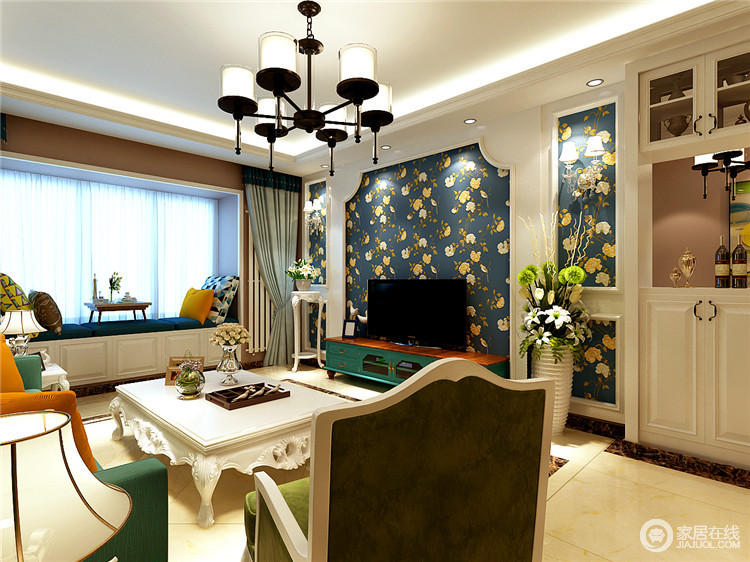 客厅客厅作为待客区域，一般要求简洁明快，单本案软装设计中大胆的采用冷暖撞色