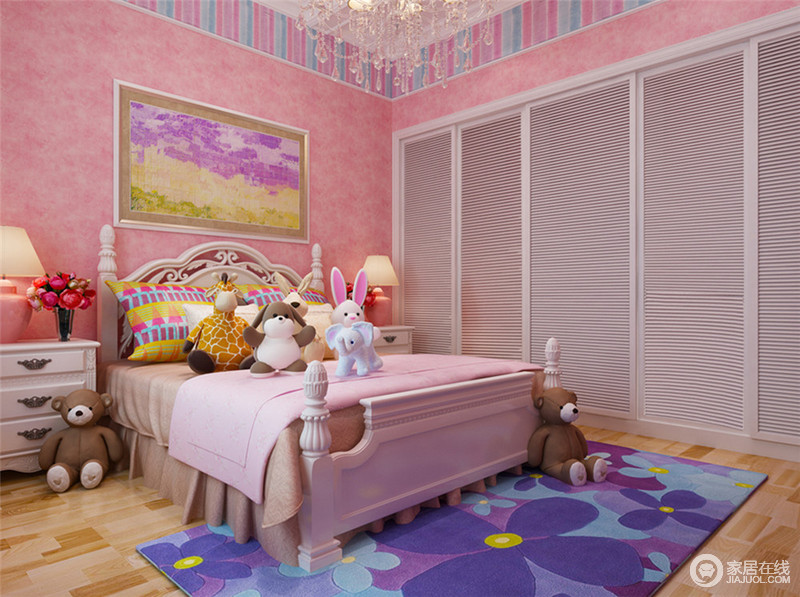粉粉嫩嫩的空间仿佛是孩子娇俏的表情，充满了童趣和纯真。拼接的天花顶壁纸，与靠包上的精彩纷呈的图案及地毯上舒展的花朵，都使空间洋溢着甜腻腻的青春活泼感。