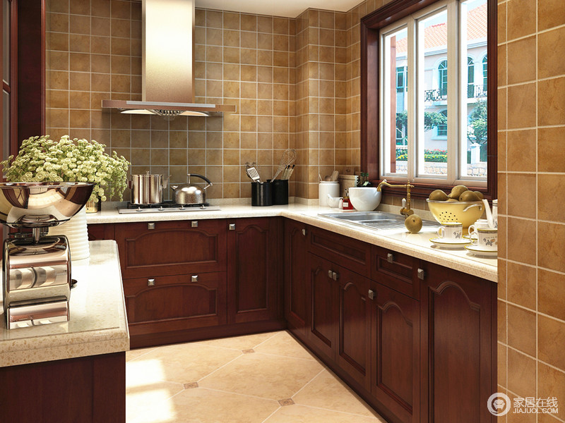 厨房中通过黄褐色瓷砖和白色岛台打造了一个现代感的空间，棕色橱柜提升了空间的古香古气。