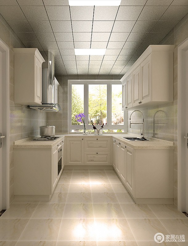 厨房十分整洁，规整的空间以对称的方式将橱柜设置在窗户两侧，并没有影响采光，再加上白色橱柜令空间愈加洁净；设计师以简单的设计，将功能性能作为重点，这也与现代设计的主旨十分契合。