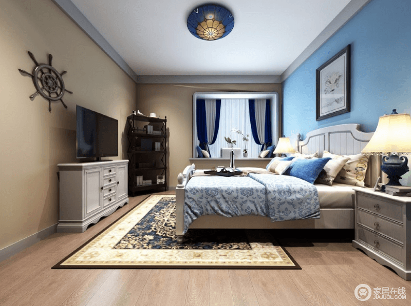 卧室选用的是蓝黄背景，让整个房间活力满满，不再那样单调无比。