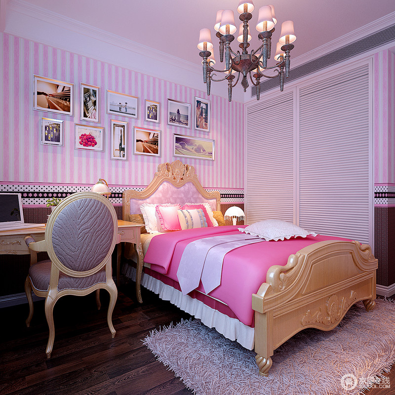 女孩房以俏丽活泼的粉白为主，条纹的悦动也带来空间上的灵动感。柔粉的床饰表现出极大的甜美，烘托出浪漫的梦幻感。