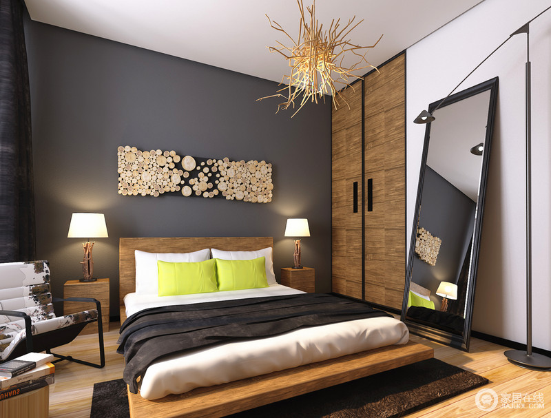 主卧室现代大气，造型简单的木窗因黑白配的床品而变得舒润，绿色靠垫与树枝型吊灯将原野的清新置于此处，为这个黑白调的空间抹出新气。