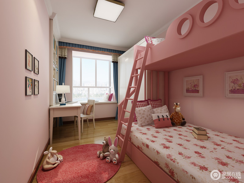 浅粉色立面将轻缓的甜美置于空间，简单而精巧的四副画组合出雅致；糖果粉支架床带来古灵精怪的感觉，也将柔美色粉彩调延续至圆形地毯，令儿童房里处处充满甜味儿。