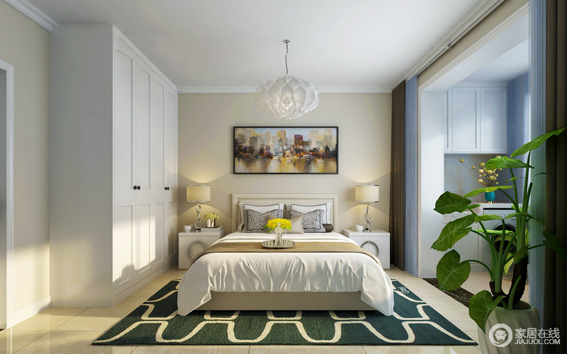 卧室宽大而舒适，米色漆的墙面因为彩色抽象城市画作多了动律，白色床头柜和金属底座的台灯对称之中彰显一种和谐感；白色衣柜满足收纳，而褐色窗帘与之构成色彩层次，白色花卉吊灯与绿色地毯让整个空间变得清新轻柔，格外温馨舒适。