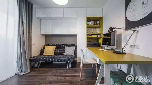 次卧兼书房，两则功能都可以同时使用，功能齐全，收纳空间多。