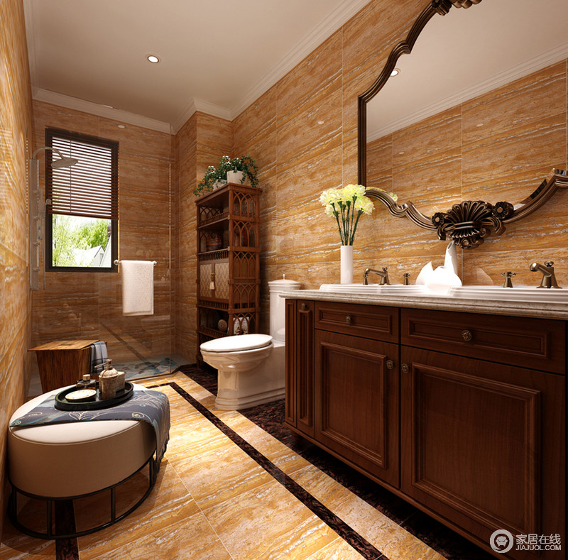 黄色瓷砖中隐含着暗纹，令卫浴间变成自然佳境；褐木盥洗台和镜饰干练与坐墩形成一片闲情之意。