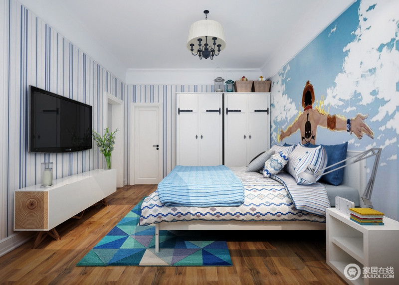 卧室以蓝色与白色为设计主色，条纹壁纸增加了空间的几何美，与蓝天白云的背景墙徜徉着湛蓝而清丽；白色简约家具和蓝色三角拼接地毯的焕彩，也更显安谧。