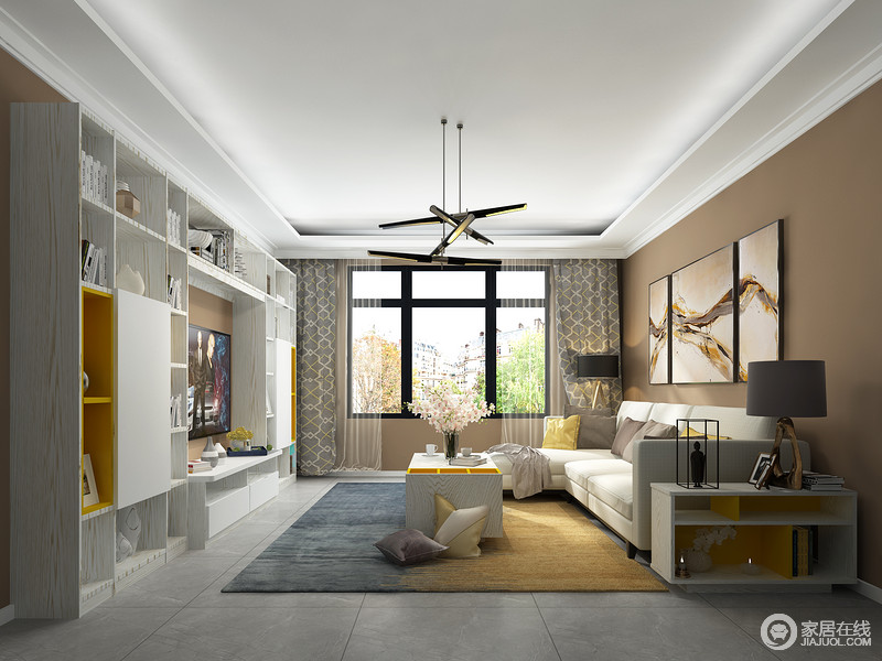在家具的选择上以深浅色调的搭配，制造视觉上的简洁平衡；浅驼色的沙发上靠包色彩活泼，与墙上画作形成点缀呼应，吸睛又具趣意。