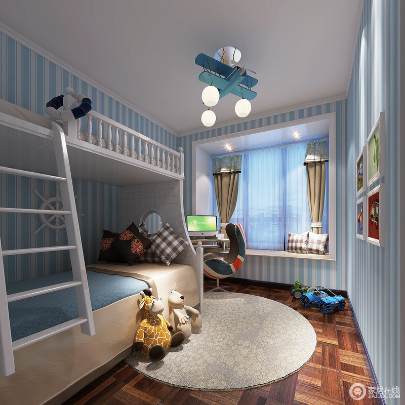 儿童房以清爽的蓝白条纹铺陈，欧式风格的上下床装饰着船帆等物，漾起空间里的海洋气息。角落学习区一把英伦风的蛋椅，与格子元素演绎，使空间多了份优雅的贵族气质。