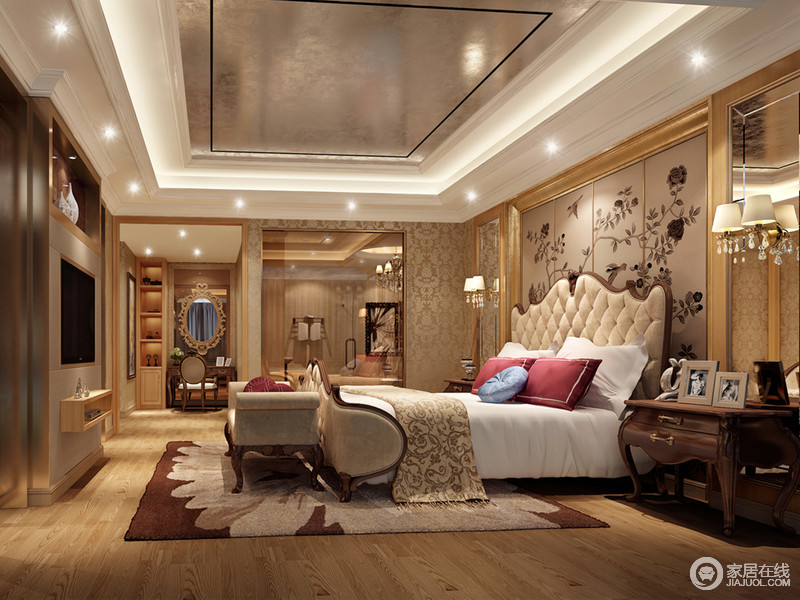 金碧辉煌空间里上演着浓厚的英式庄园风味金箔壁纸、花卉地毯沙发以及精致的古典家具使整个卧室如同皇室贵族般，气质高贵。