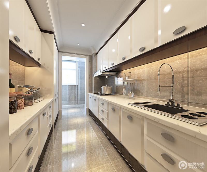 厨房以功能为设计重点，虽然布局较为狭长，但是设计师巧妙地利用收纳柜将空间的利用率发挥到最大，颇为实用；白色整体橱柜的设计，让生活更加便捷、更有艺术感。