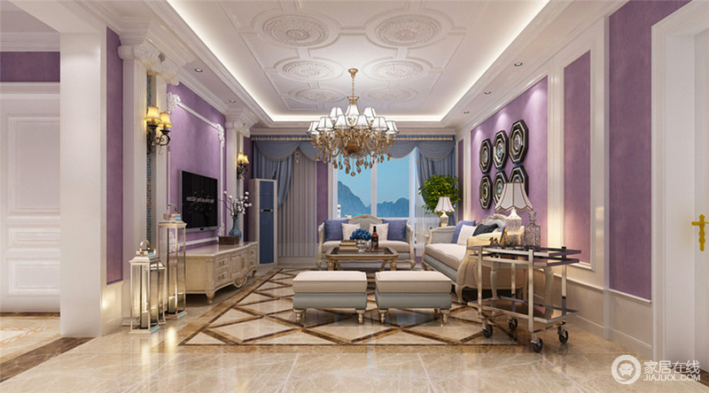 深深浅浅的紫色，如流动着的韵律，充满了梦幻和性感的气息。在白色廊柱与米、蓝色家具点缀下，流转着唯美优雅的华贵，充满了绵延不绝的诱惑感。