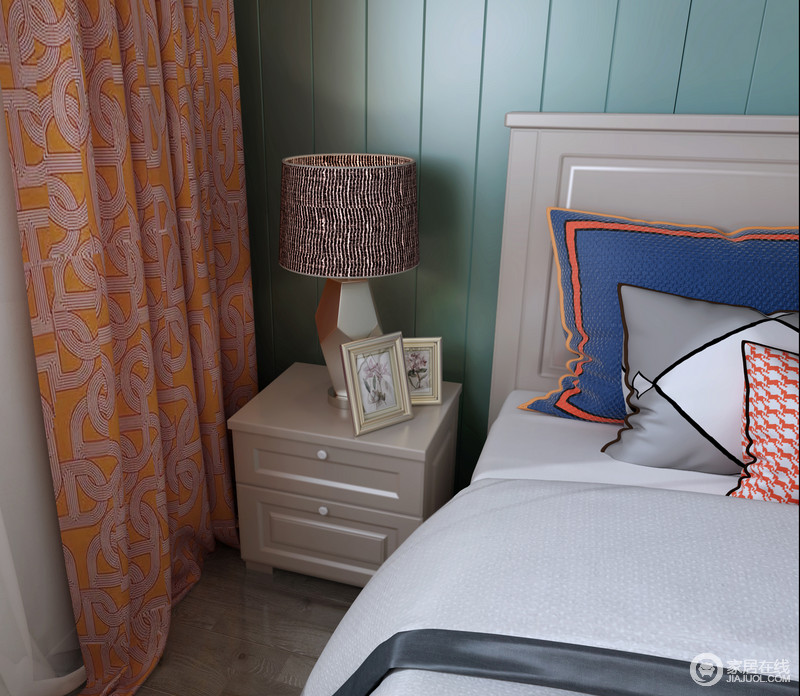 卧室内的软装，尤其是靠垫的拼接色设计和几何形，让生活极富艺术气息，床头柜定制而成，随时即可放置一些东西，让生活十分便利。