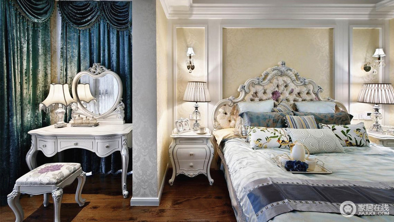 主卧室功能分布相当合理，划分出了女主人公的梳妆之地，白色调为主，欧式线条的床背配以田园气息的印花枕头，加上宝石蓝的窗帘，仿佛构成一幅精美的欧式油画。
