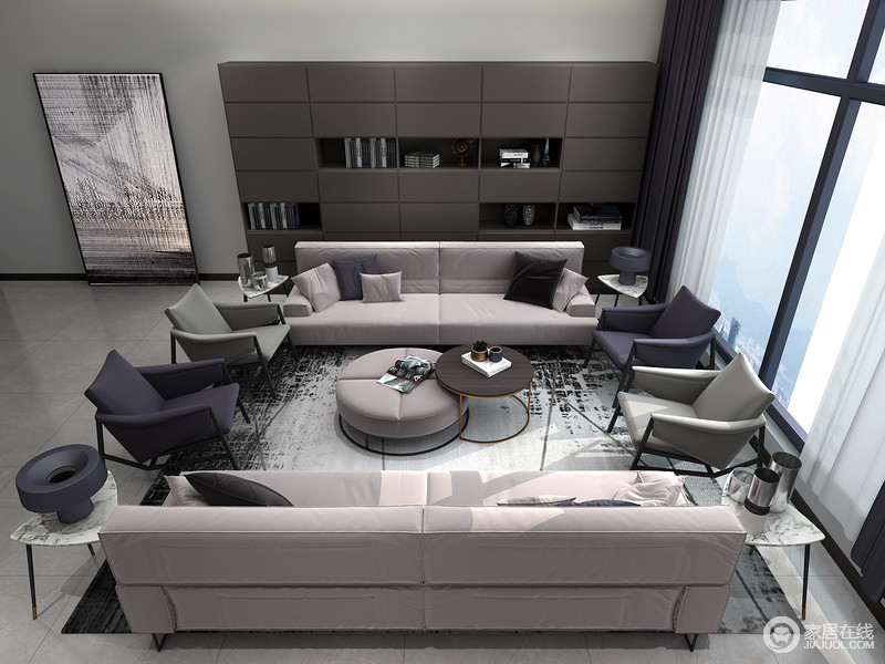 在有限的客厅空间内，在布局沙发区的时候过于复杂的沙发让空间显拥挤，而过于简单则空间显空旷，不同形状的客厅有不同的布局。组合型的布局，方正独立好布局， 客厅沙发摆放有技巧