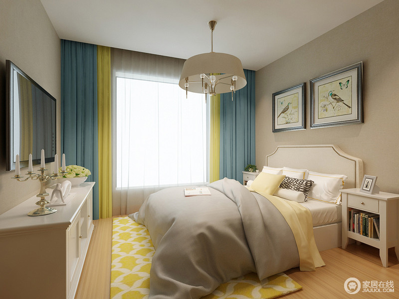 卧室虽然以木色或者驼色为基调，但是并没有减弱空间的活力，黄色和蓝色窗帘和明黄色花纹地毯将空间瞬间提亮，色彩明快、清爽，如同一首高亢的歌曲，彰显激情和魅力。