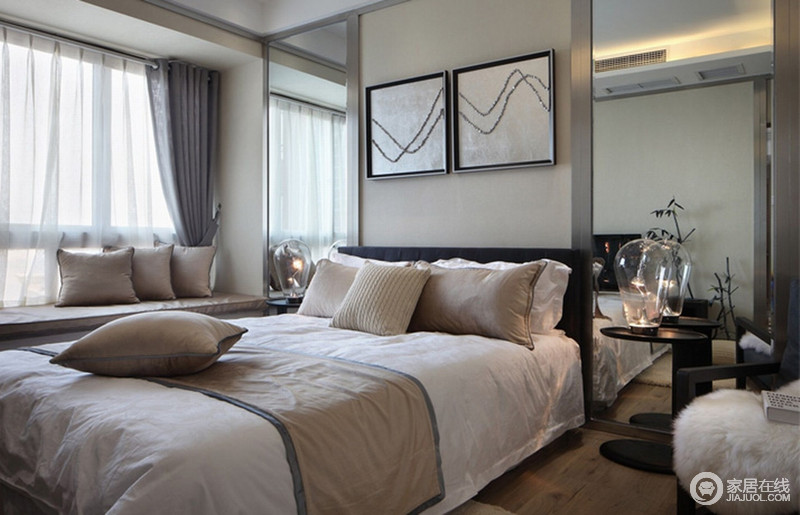 白色与驼色床品让空间充满柔性，让笔直的空间轮廓再无冰冷，卧室温馨舒适是最佳的选择。