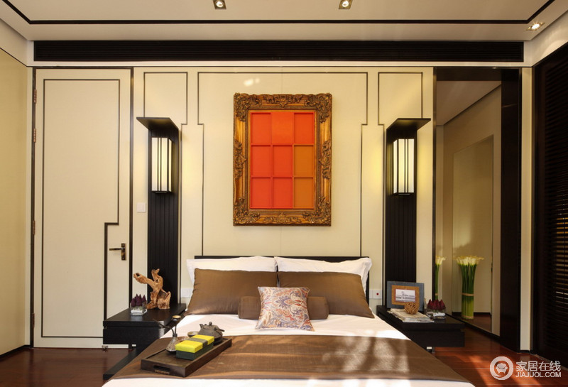卧室借鉴室外中式灯笼的设计，并将床头柜与之形成一体，增加空间中的中式艺术；颇具民族风地金属装饰品让中性的床品也更显品质。