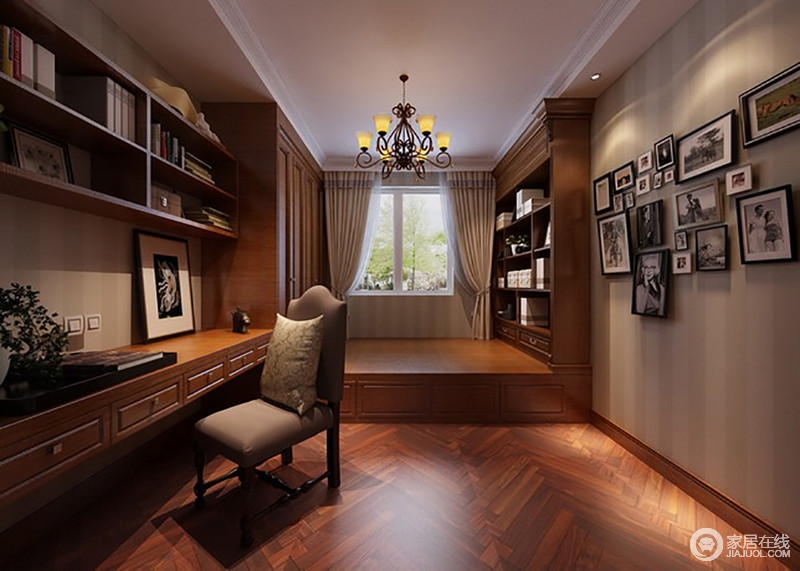 书房中棕色木材打造出沉静地阅读氛围；窗户旁设榻榻米的书房更加实用，也可呼吸新鲜空气。