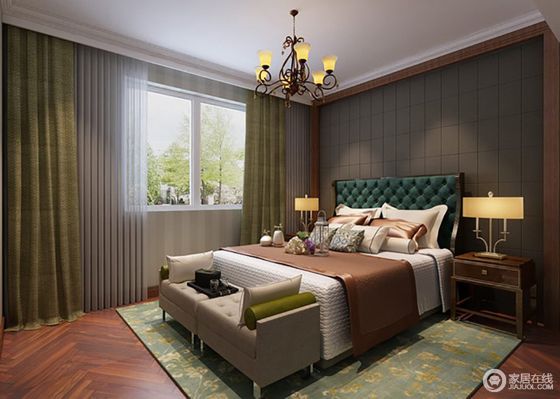 卧室中通过墨绿色和绿色印花地毯进行空间层次划分，却也处处洋溢着大自然森系的凉爽与清新。