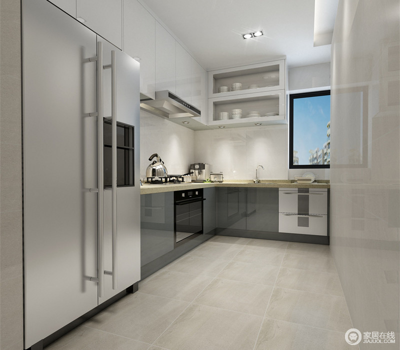 厨房小窗带来的光线不足以支撑空间的良好采光，设计师以简约的灰白为主调，在大方简洁中，以多重光源，营造出空间的明快敞朗；白色吊柜与银灰色家电色彩相近，使得视觉上显得规整。