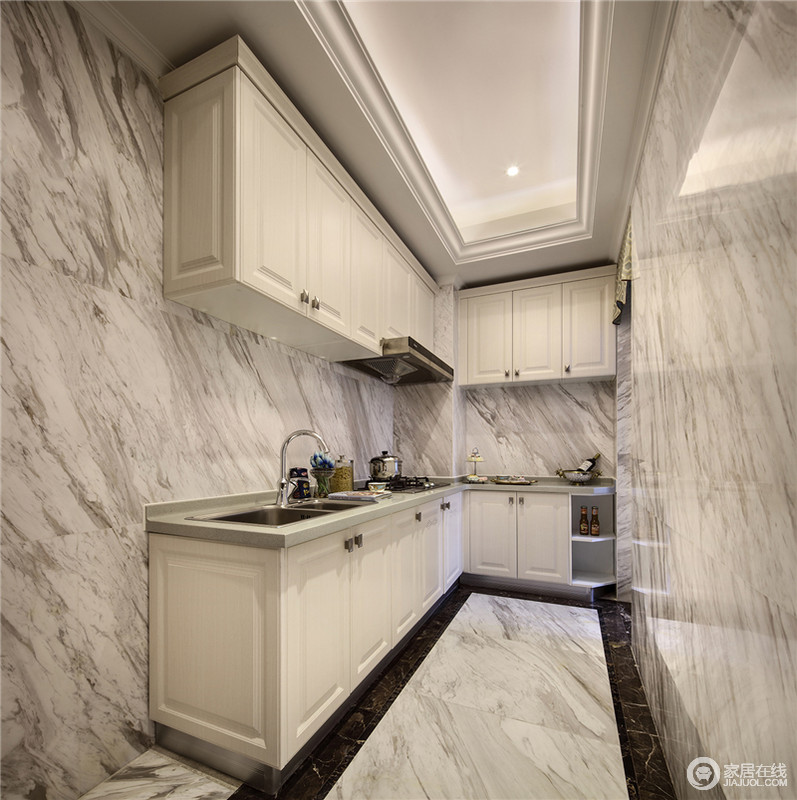 厨房以白色为主基调，L形的橱柜设计让整体效果现代大方。