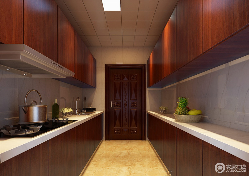 厨房十分规整，通过对称式的设计将实木橱柜分列在两侧，以简约的线条与实用结合；白色理石台面的配合，使得用色更为中庸，层次中突出了生活的温馨。