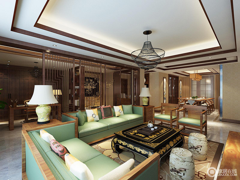 客厅中极富创意地利用木格栅区分空间结构，虽摆置了荷绿色沙发，但是丝毫没有减少中式的意蕴。