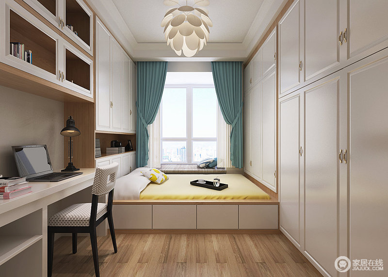 卧室从实用性出发，利用嵌入式白色木柜来增加收纳功能，让小空间功能性更强；蓝色窗帘与黄色床品的色彩感，减去了苍白，更具轻快；羽毛吊灯的轻盈与现代木椅的优雅，愈发让空间别趣。