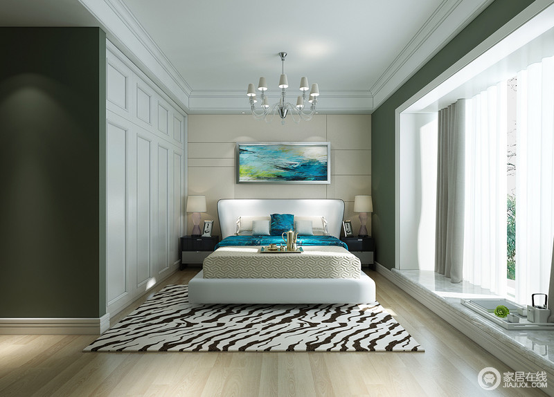 卧室整体的线条比较简洁，设计师将墙面粉刷为绿色，与白色嵌入式衣柜构成对比，清新雅致；将落地窗台用大理石装裱，与白色纱幔构成白色幻境，满是简洁和惬意；家具对称的摆置，中和出新温馨。