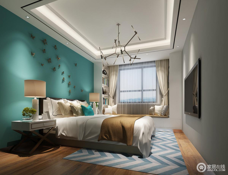 卧室的空间延续了蓝色主调，白色、灰色作为辅助色，空间彰显出干净与优雅；同时墙面蝴蝶装饰与树枝吊灯及绿植，带来自然情调。窗台被打造成阅读、休闲区。