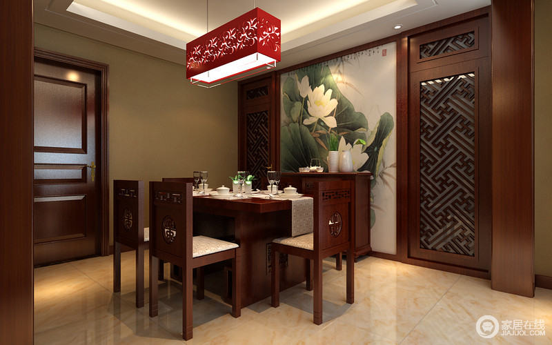 餐厅彰显着传统的中式清韵，典雅的餐桌椅搭配朱漆雕刻得吊灯，散发着浓浓的民族风情；一幅荷花壁纸让空间显得典雅、清馨、和谐。