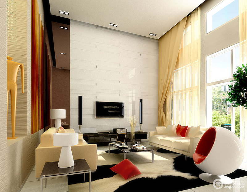 客厅中白色瓷砖打造的电视墙颇为清怡，黑色电视和柜子与其对比，使空间层次感明显；原木框裱的建筑结构自然温馨，米色沙发和黑白相间的地毯更为现代；落地窗使空间明亮通透，白色圆椅增添趣味。