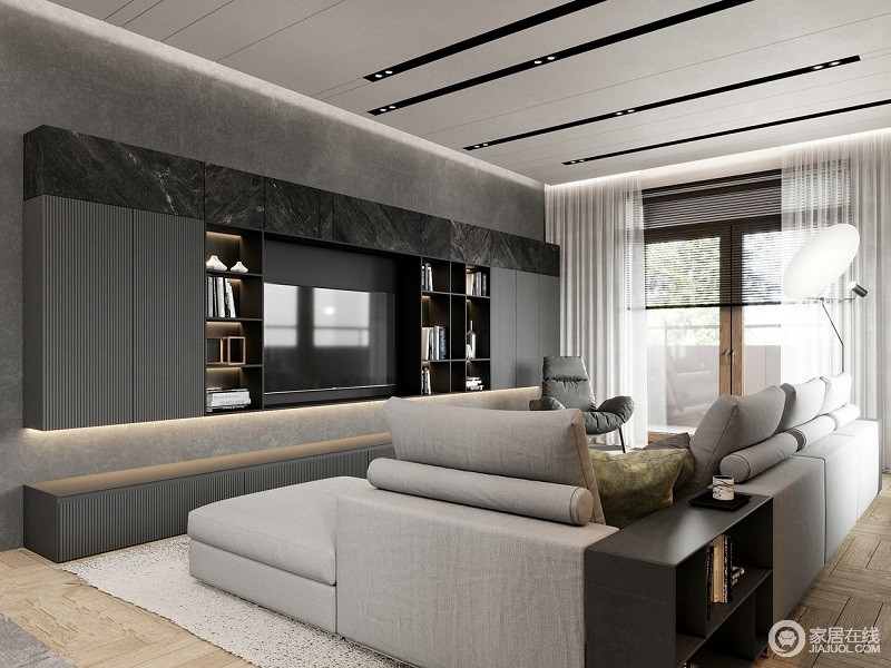客厅以黑白灰三色为基调的搭配，奠定空间的沉静，整体空间以线条凸显空间的利落；电视背景墙嵌入式收纳设计，因为大理石材质，更显精致。