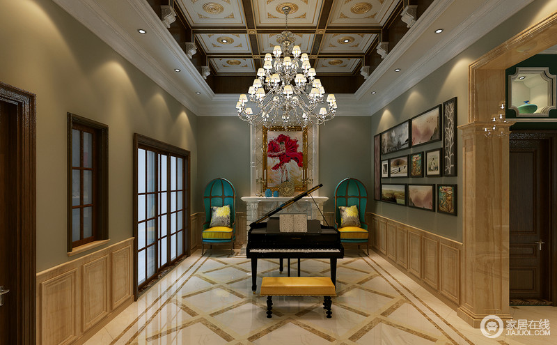 空闲的走廊被设计师别出心裁的打造成钢琴室，为了配合空间氛围，墙上装饰的挂画都充满了高雅艺术性，就连对称的蛋椅，都带着不可名状的精美情调。